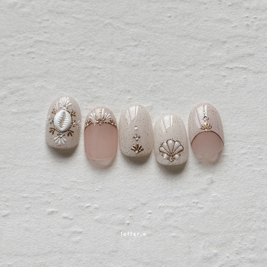 白色貝殼